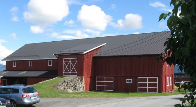 2017-08-04 13.48 C 3422 Bilverksted on Frøsugata traditional barn cropped